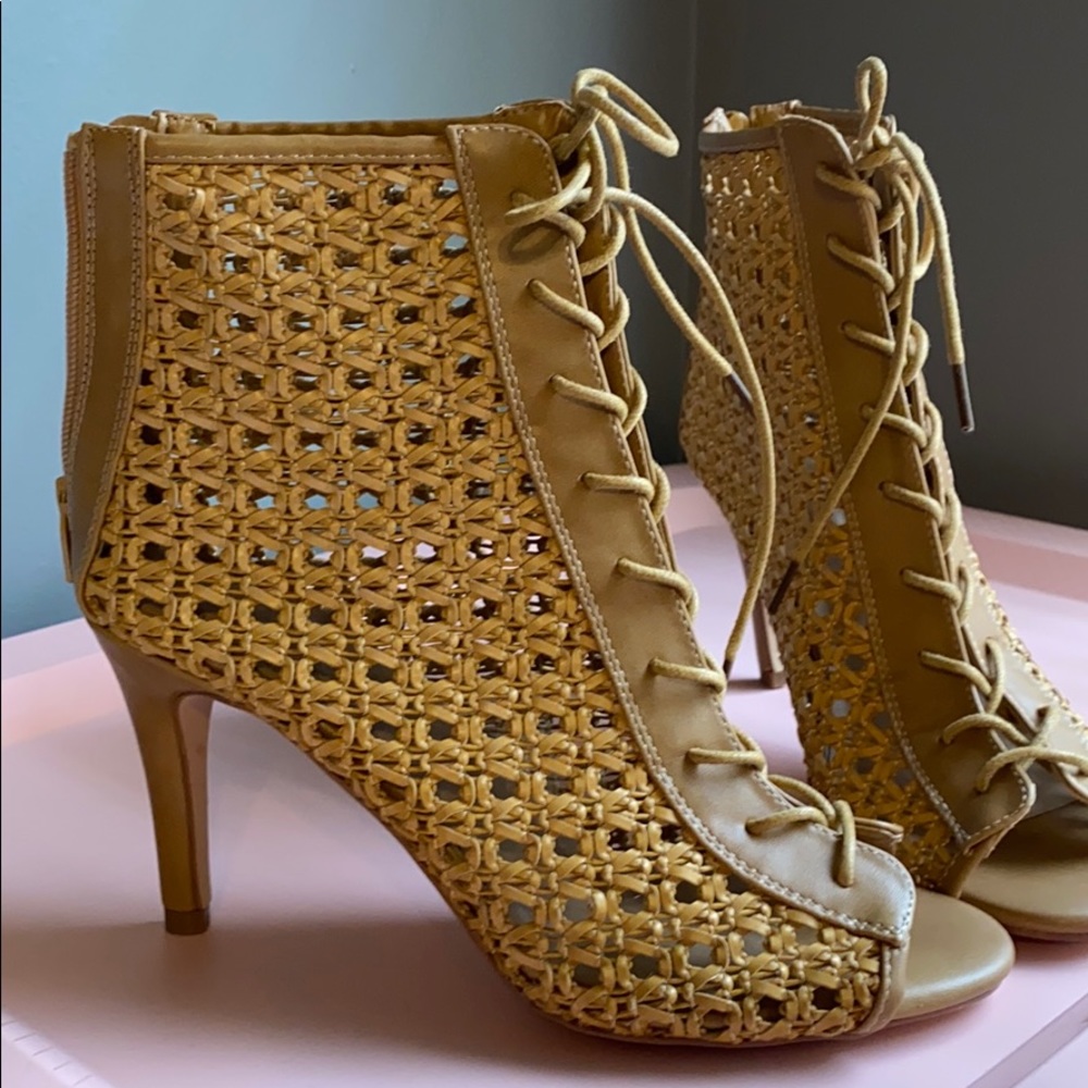 Basket weave, lace-up, Peep-toe heels, size 9